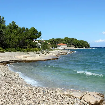 15613b * ウグリャン