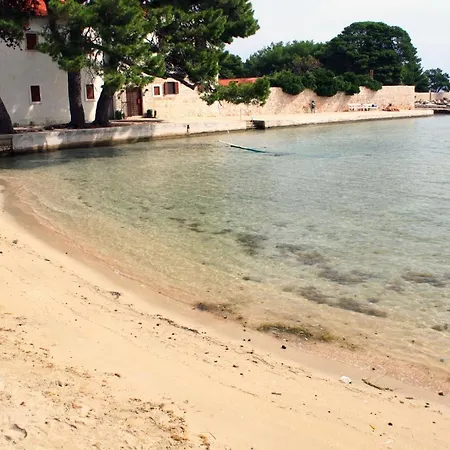 15613b * ウグリャン